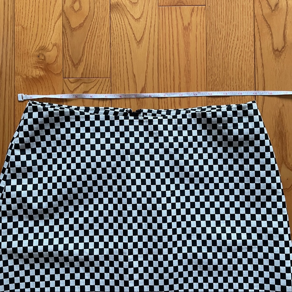 Ricki’s Black & White Checkered Skirt - size 6 - Picture 5 of 7